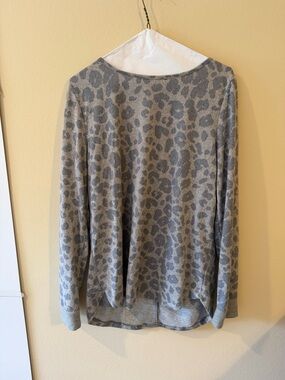 Pink Clover Gray Leopard Scoop Neck Pullover